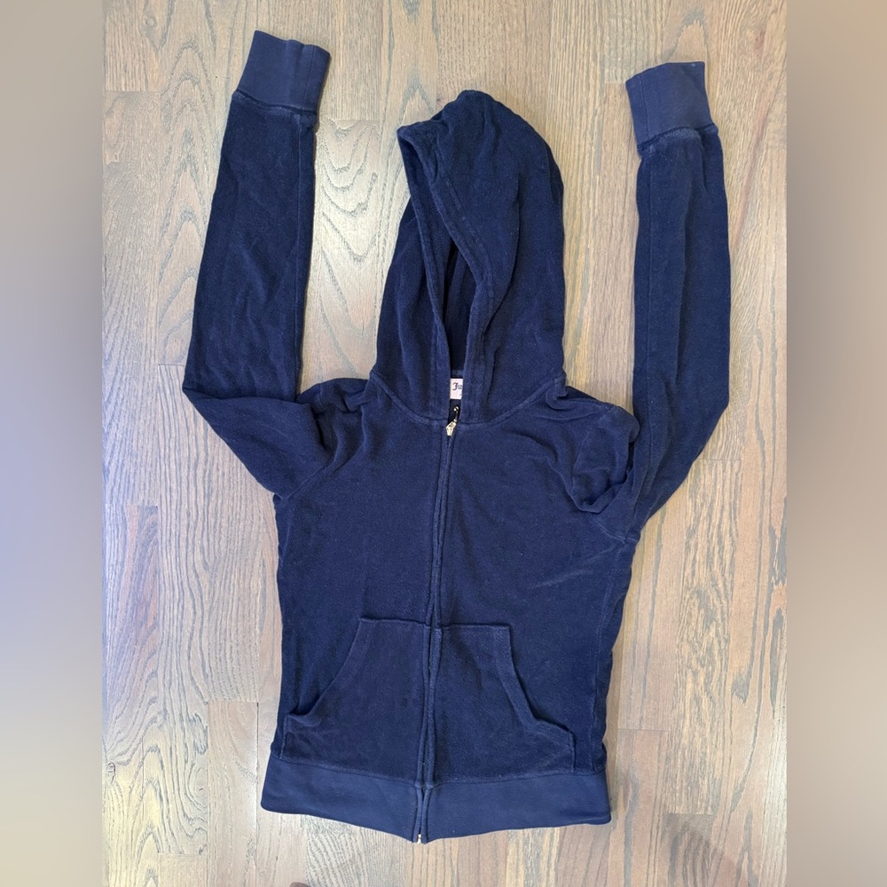 Juicy Couture. Women’s terry sweat top. Size small. Good condition.